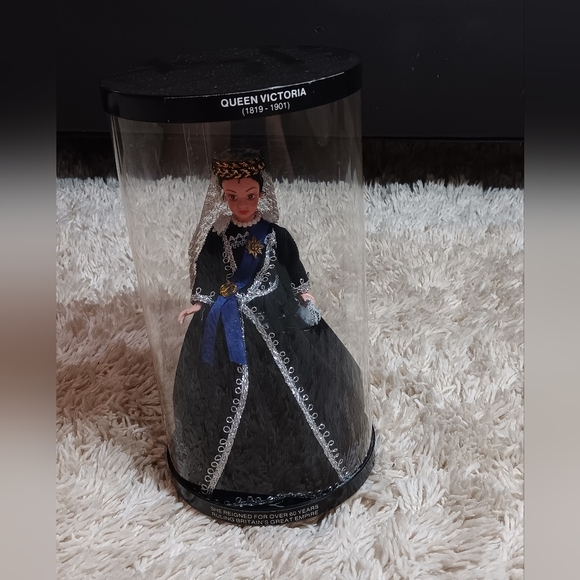 Other | Vintage Queen Victoria Doll She Reigned For Over 6 Years ...
